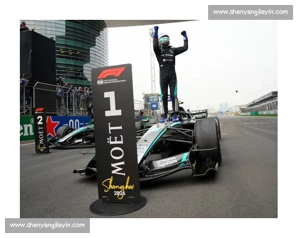 F1年度总冠军争夺战回顾与传奇车手辉煌瞬间揭秘